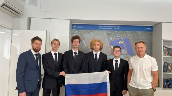 Российские школьники выиграли три "золота" на всемирной олимпиаде по информатике