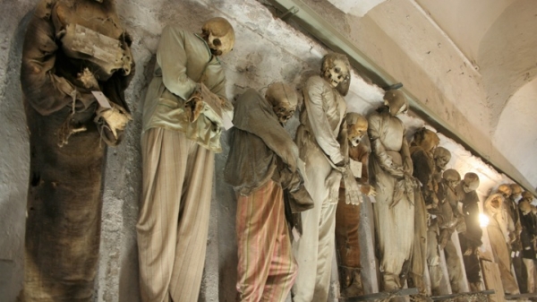 "Вампиршу" с серпом у горла нашли на старинном кладбище польские археологи