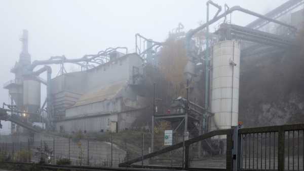 Крупнейший производитель цемента передал бизнес в России