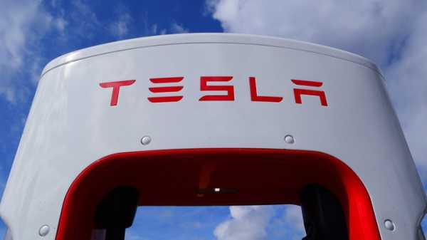 Расширение завода Tesla в Шанхае отложили