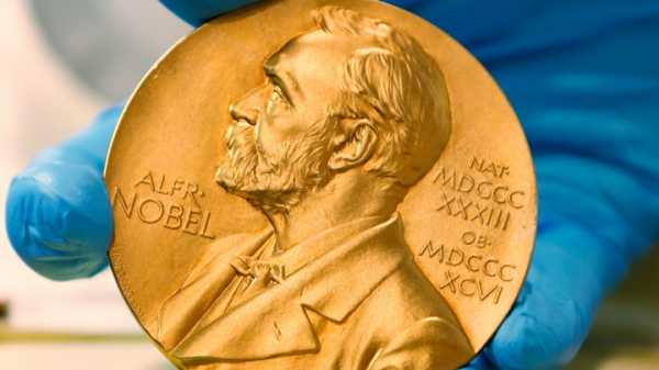 Трое физиков получили Нобелевскую премию за новые исследования мира электронов
